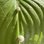 Natural pearl pendant